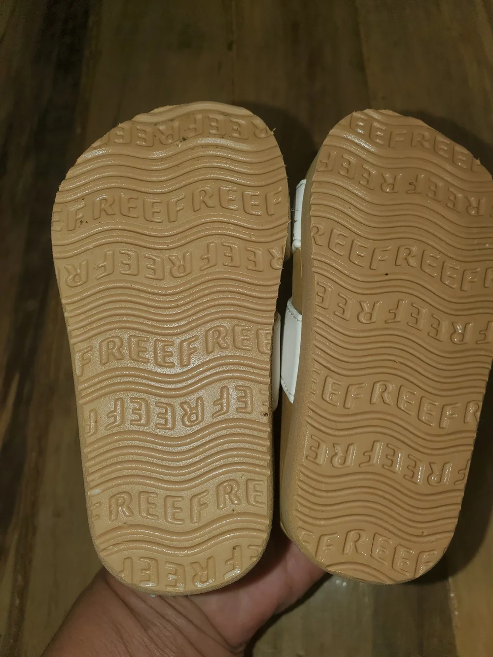 Reef Kids White Strap Sandals with Tan Sole Size 5 Toddler